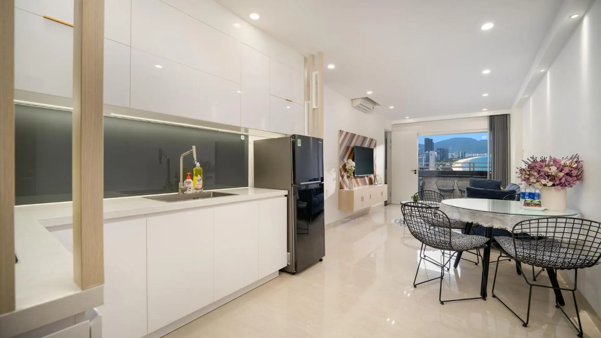 Muong Thanh Beach Apartment Da Nang