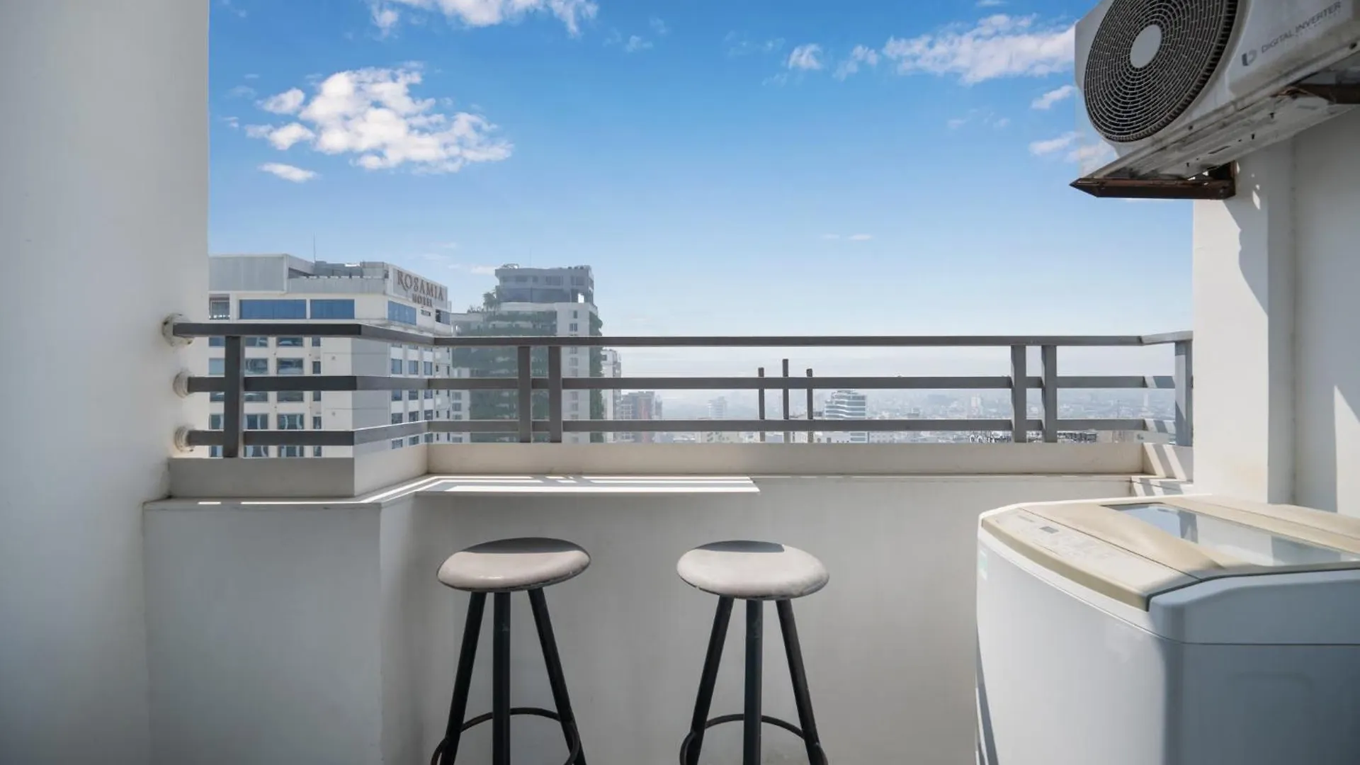 Muong Thanh Beach Apartment Da Nang