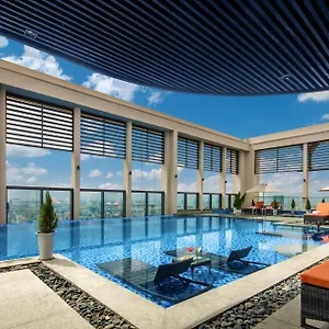 Luxury 5-star, Rooftop Pool Apartment