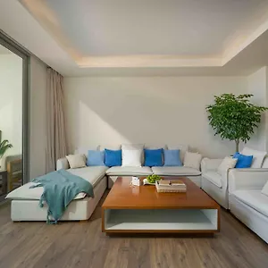 Stunning Across My Khe ! Rooftop Pool & Gym Apartment