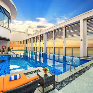 Luxury - Rooftop Swimming Pool - Front - Hinata Apartment